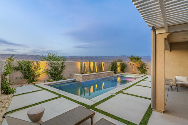 10 Zinfandel, Rancho Mirage CA: https://media.crmls.org/mediaz/2df65f66-a5aa-4432-b4a3-030ca8c84699.jpg