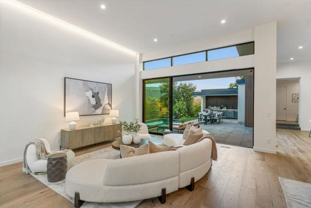 25251 La Rena Lane, Los Altos Hills CA: https://media.crmls.org/mediaz/2df708a8-0dc6-4f36-94a2-919f8b4826f4.jpg