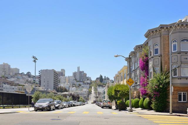 806810 Union Street, San Francisco CA: https://media.crmls.org/mediaz/2df75446-7bab-4e41-a753-69244caec12c.jpg