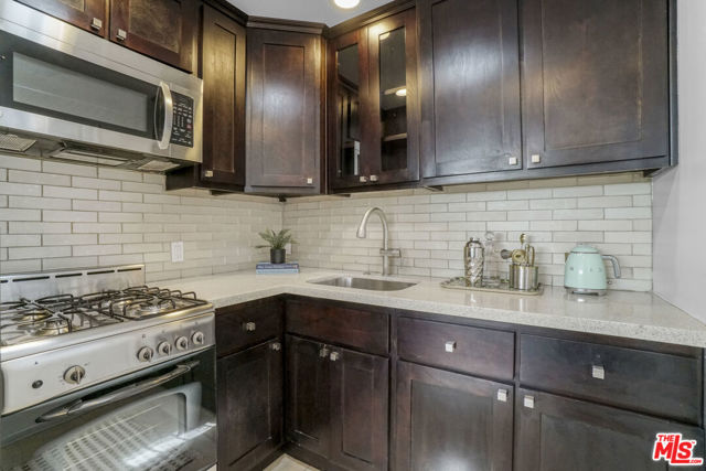 2404 Ocean Park Boulevard, Santa Monica CA: https://media.crmls.org/mediaz/2df7a677-eb85-4afa-9555-a2cb4fc2fdb4.jpg