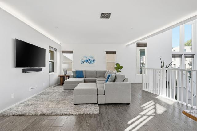 8337 Summit way, San Diego CA: https://media.crmls.org/mediaz/2df7d32f-8277-481c-a4f6-c47f42fc9418.jpg