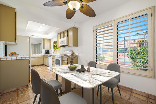 72499 Sandstone Lane, Palm Desert CA: https://media.crmls.org/mediaz/2df80453-4110-4246-9aa9-c3509e625433.jpg