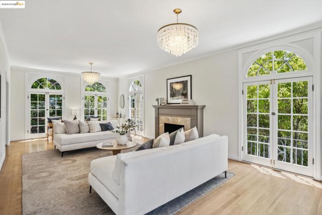 6051 MARGARIDO Dr, Oakland CA: https://media.crmls.org/mediaz/2df80c87-bc9e-46b7-a638-72a6ba7553bf.jpg