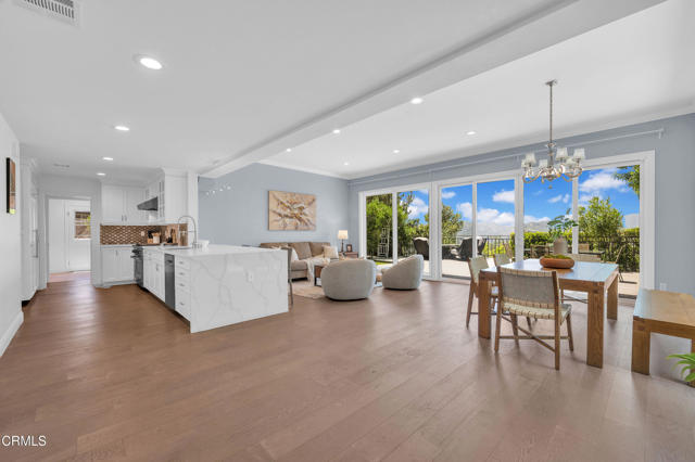320 Starlane Drive, La Canada Flintridge CA: https://media.crmls.org/mediaz/2df8950a-4218-4acf-b324-c3c7a278bb36.jpg