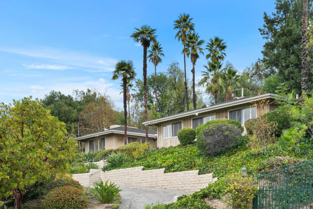 16445 Garvin Drive, Encino CA: https://media.crmls.org/mediaz/2df931aa-9e81-4642-b16b-c83ac73dccb4.jpg