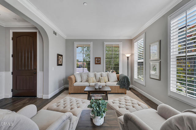 20752 Veneto Way, Porter Ranch CA: https://media.crmls.org/mediaz/2df9329e-7860-460e-a8d2-8069e7013b50.jpg
