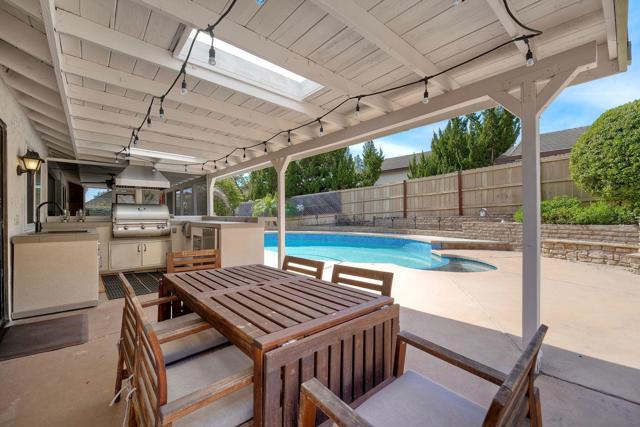 17240 Cuvee Ct, Poway CA: https://media.crmls.org/mediaz/2dfa3bed-360c-4576-ba89-768270855361.jpg