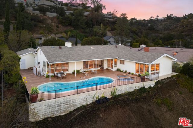 968 Kenfield Avenue, Los Angeles CA: https://media.crmls.org/mediaz/2dfa54a5-72e3-4701-9570-696f6441b3ca.jpg