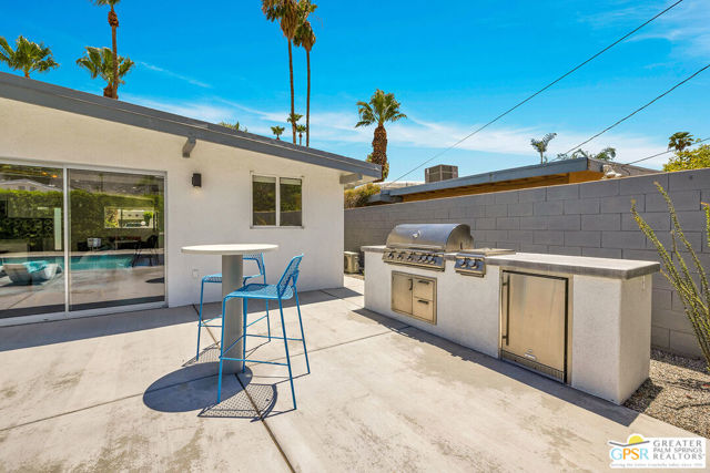 587 N Calle Marcus, Palm Springs CA: https://media.crmls.org/mediaz/2dfa58dd-0fc6-4657-a8c2-818241eedb3b.jpg