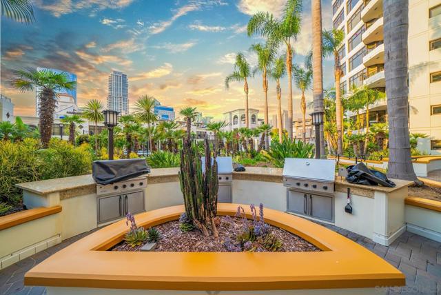 700 W Harbor Dr, San Diego CA: https://media.crmls.org/mediaz/2dfa894c-25c9-40a8-a735-d3f809b03cbc.jpg