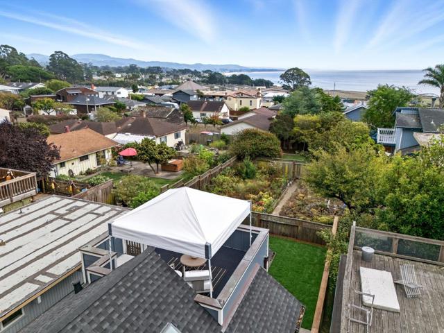 330 Avenue Cabrillo, El Granada CA: https://media.crmls.org/mediaz/2dfac510-5286-46e2-9d1b-9fa57473f134.jpg