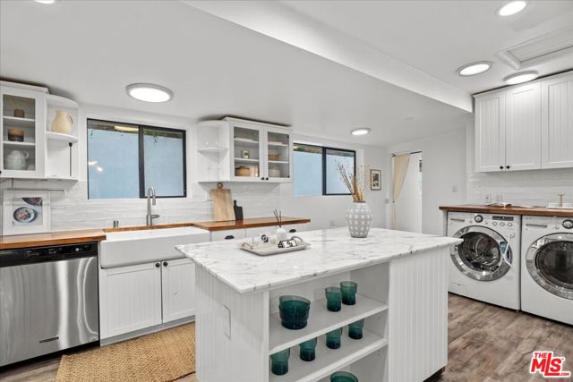 4104 Saugus Avenue, Sherman Oaks CA: https://media.crmls.org/mediaz/2dfb74b9-f12f-4681-9fb0-d2c234837f7a.jpg