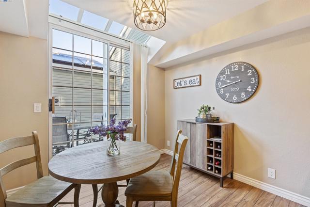 5409 Cameo Ct, Pleasanton CA: https://media.crmls.org/mediaz/2dfb7c84-2395-46a2-a682-58dc275ca02f.jpg