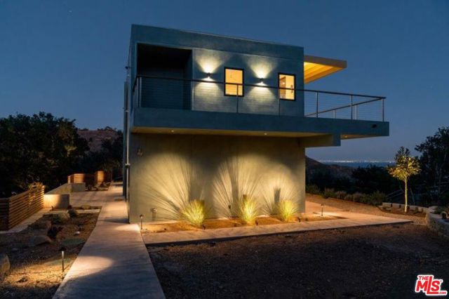 27349 Old Chimney Road, Malibu CA: https://media.crmls.org/mediaz/2dfbcb75-7451-4d0f-ae95-9f015e156268.jpg