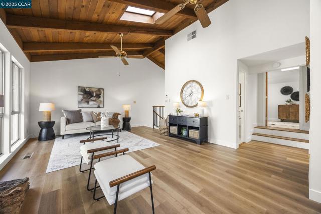505 Ridgeview Ct, Pleasant Hill CA: https://media.crmls.org/mediaz/2dfbd9d1-0a3b-4dc4-89c3-c54537dab22c.jpg