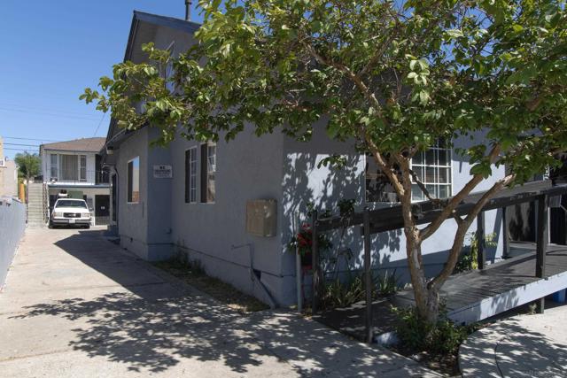 3833 39 N 42nd St, San Diego CA: https://media.crmls.org/mediaz/2dfc061a-634f-4ad3-bd14-23622c474611.jpg