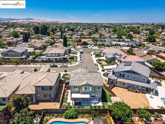 4670 Fuschia Way, Oakley CA: https://media.crmls.org/mediaz/2dfcab7b-58fe-4801-9f81-81c286021d43.jpg
