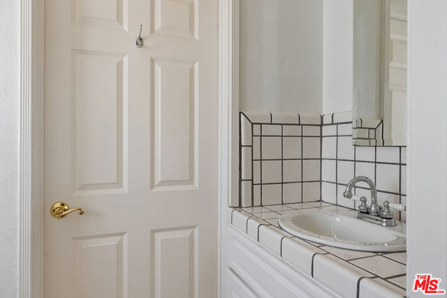 4659 Morse Avenue, Sherman Oaks CA: https://media.crmls.org/mediaz/2dfcc943-90eb-49a4-98e7-868faf8ff5dc.jpg