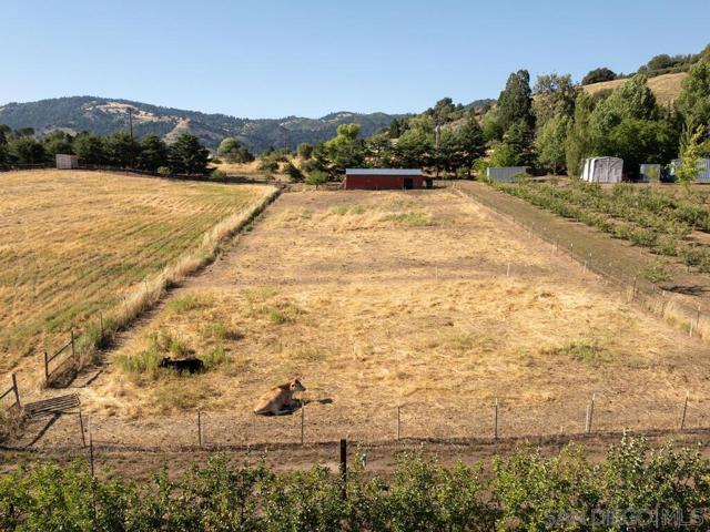 1209 Farmer Road, Julian CA: https://media.crmls.org/mediaz/2dfcf420-2bc9-4ed6-81ff-c73f7045d0fb.jpg