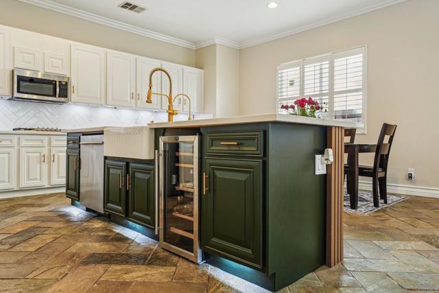 Detail Gallery Image 8 of 35 For 32555 Safflower St, Winchester,  CA 92596 - 5 Beds | 5 Baths
