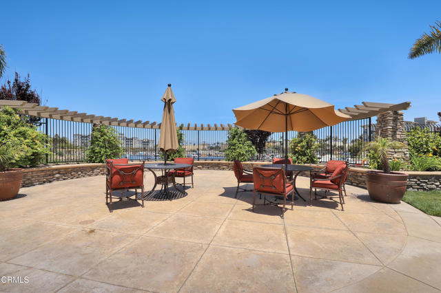 1524 Seabridge Lane, Oxnard CA: https://media.crmls.org/mediaz/2dfd2390-6841-431b-aa80-3f2e0c29b2be.jpg