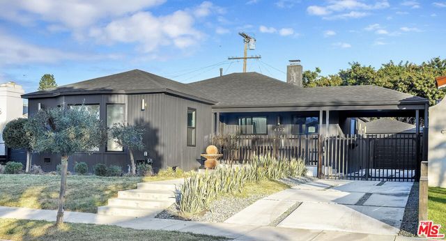 4122 S Bronson Avenue, Los Angeles CA: https://media.crmls.org/mediaz/2dfd8289-29fd-4b5a-b756-e517722bccf0.jpg