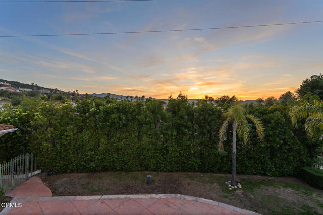 Detail Gallery Image 5 of 39 For 4174 Elm View Dr, Los Angeles,  CA 91316 - 5 Beds | 5 Baths