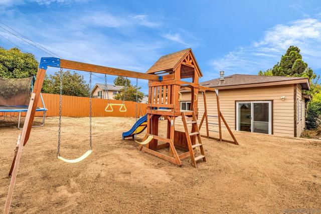 3872 Coronado Ave, San Diego CA: https://media.crmls.org/mediaz/2dfe9b25-73d7-4401-86e7-67214a65d886.jpg