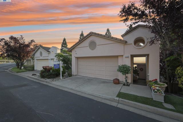 5310 E Lakeshore, San Ramon CA: https://media.crmls.org/mediaz/2dfeb991-96e9-4f27-aa13-511b4d281090.jpg