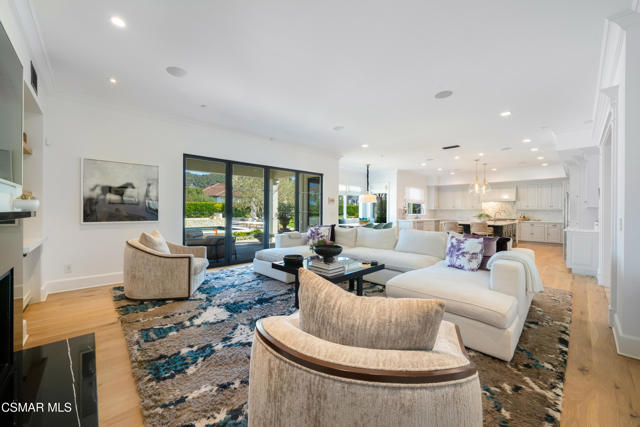 2160 Marshbrook Road, Thousand Oaks CA: https://media.crmls.org/mediaz/2dfeeff8-2314-4f12-977d-9a443c7cc23e.jpg
