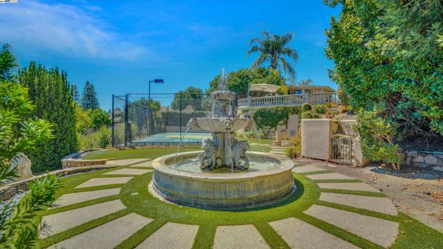 4478 Deer Ridge Road, Danville CA: https://media.crmls.org/mediaz/2dfef25f-af8f-4df5-bc0d-1b95bb3a681e.jpg