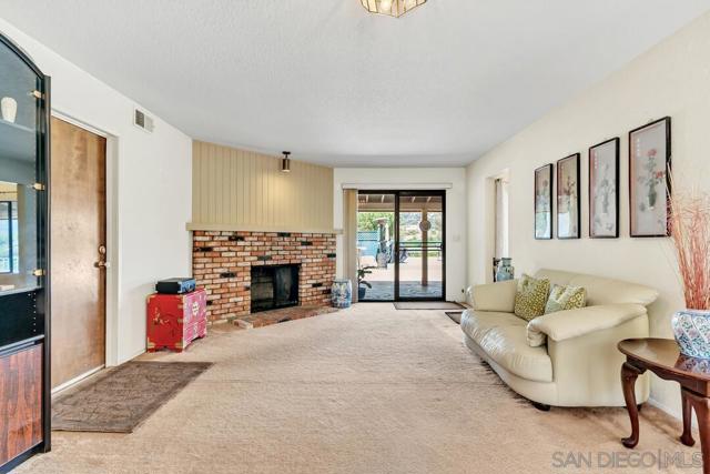 3176 Via Viejas, Alpine CA: https://media.crmls.org/mediaz/2dfefe68-0bc7-4ae8-a98d-b8c60b8ce7d0.jpg