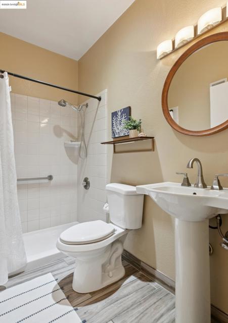 63 Lakeshore Ct, Richmond CA: https://media.crmls.org/mediaz/2dff3b7e-1676-4cca-b39c-4cfa0187048f.jpg