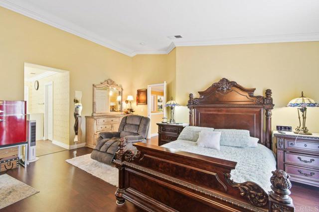 1420 Venters Dr, Chula Vista CA: https://media.crmls.org/mediaz/2dff4f24-2ba4-444e-ab11-46caae524b3f.jpg