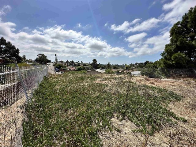 2760 Thunder Drive, Oceanside CA: https://media.crmls.org/mediaz/2dff5133-4b0b-4a36-98e0-3cadb2d951b0.jpg