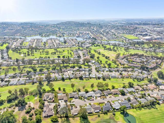 1051 La Reina Drive, San Marcos CA: https://media.crmls.org/mediaz/2dff731e-4a7c-4998-9eff-cd9a6eb65be6.jpg