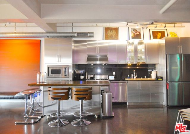 849 S Broadway, Los Angeles CA: https://media.crmls.org/mediaz/2dff81ef-ffb7-4e89-ae45-a8f788b7fcdc.jpg
