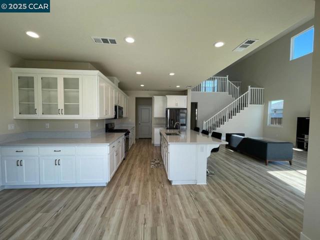 5541 Promontory Way, Antioch CA: https://media.crmls.org/mediaz/2dff909d-84ac-41ac-91d5-f599d151951c.jpg