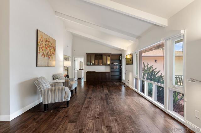 8874 La Jolla Scenic Dr N, La Jolla CA: https://media.crmls.org/mediaz/2dffa41e-cc14-421a-ba92-f96b968fc8aa.jpg