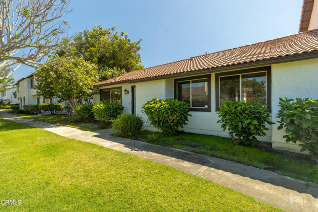 3191 Kelp Lane, Oxnard CA: https://media.crmls.org/mediaz/2dffc152-fbee-4925-9f8b-9a8bd1aad7e5.jpg