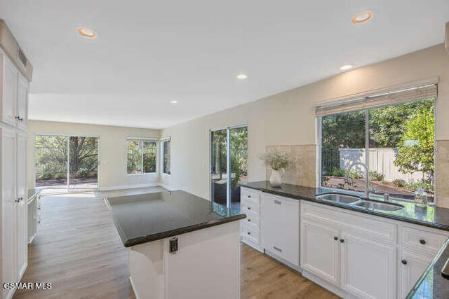 1636 Meadowglen Court, Newbury Park CA: https://media.crmls.org/mediaz/2e002db2-e757-47cb-89d5-1cf4f49ebb3a.jpg