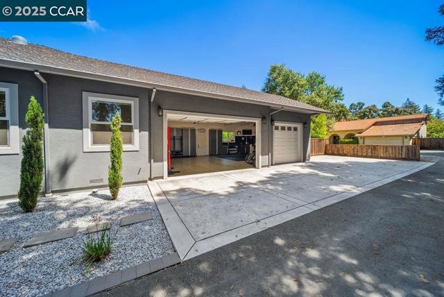 100 Alderwood Rd, Walnut Creek CA: https://media.crmls.org/mediaz/2e0078dc-5fcc-4ed5-9550-c614aca7016b.jpg