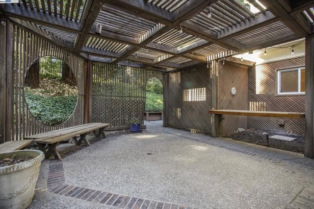 3 BLACKHAWK CLUB CT, Danville CA: https://media.crmls.org/mediaz/2e007d9c-14b9-4e5e-b21b-74c918524af5.jpg
