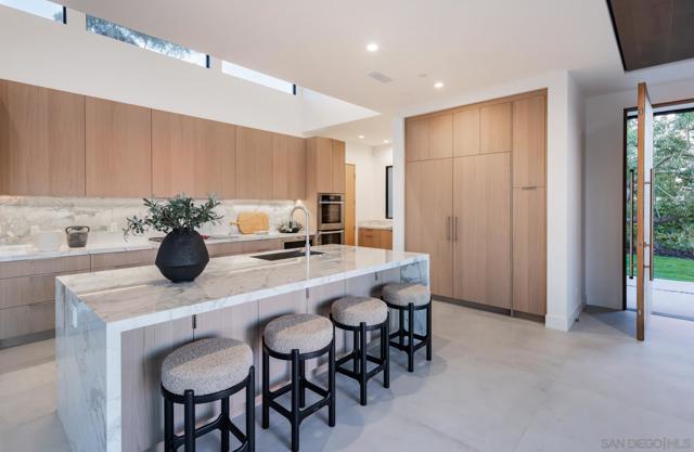 722 Amphitheatre Dr, Del Mar CA: https://media.crmls.org/mediaz/2e009533-e776-4b91-9722-98a2bcca3b0c.jpg