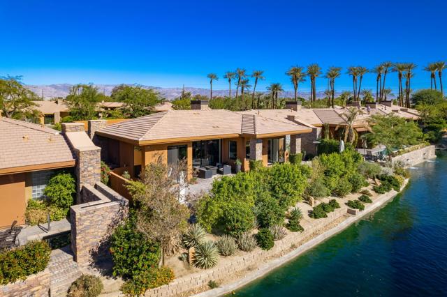 79935 Via Maravilla, La Quinta CA: https://media.crmls.org/mediaz/2e00a43c-e4ca-49e1-b5b3-9bdbf06800cb.jpg