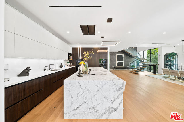 849 N Spaulding Avenue, Los Angeles CA: https://media.crmls.org/mediaz/2e00be37-b1d7-47c2-8223-557b8f4e9036.jpg