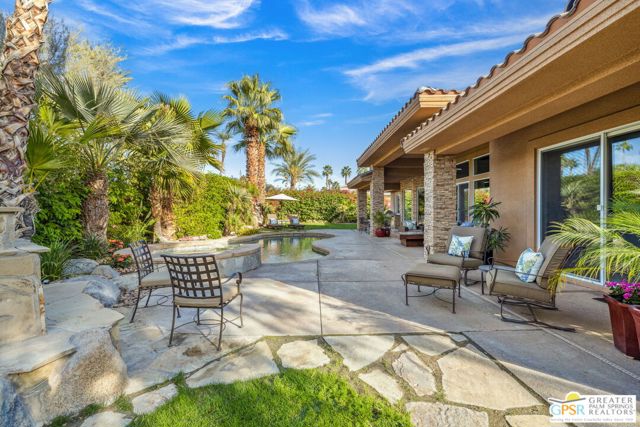 2 Varsity Circle, Rancho Mirage CA: https://media.crmls.org/mediaz/2e01219e-1a71-4a61-90a4-d5d07ddda85a.jpg