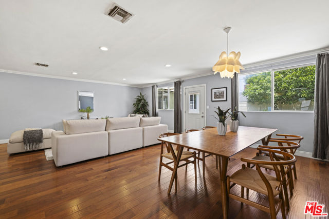 8136 Genesta Avenue, Lake Balboa CA: https://media.crmls.org/mediaz/2e01e085-ec88-4511-ae28-19b4392259c4.jpg