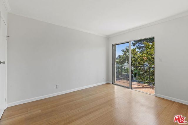 1033 6TH Street, Santa Monica CA: https://media.crmls.org/mediaz/2e01f25a-0ced-4797-8d74-3d940367a545.jpg