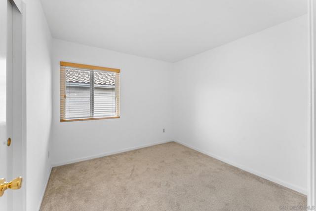 729 Mosaic Cir, Oceanside CA: https://media.crmls.org/mediaz/2e01fc36-f1d6-4d2c-a969-6eddadc07f9f.jpg
